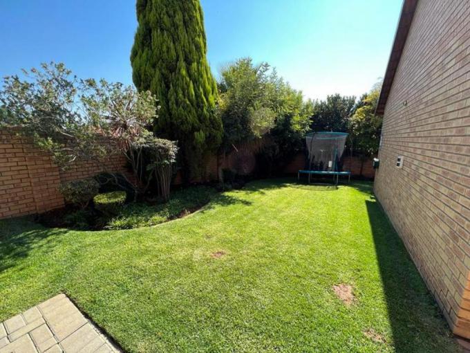 2 Bedroom Simplex to Rent in The Reeds - Property to rent - MR681566