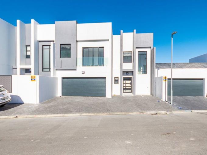 4 Bedroom House for Sale For Sale in The Sandown - MR681570
