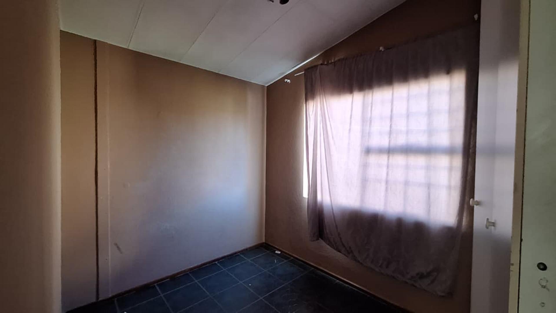 Bed Room 3 - 13 square meters of property in Florida