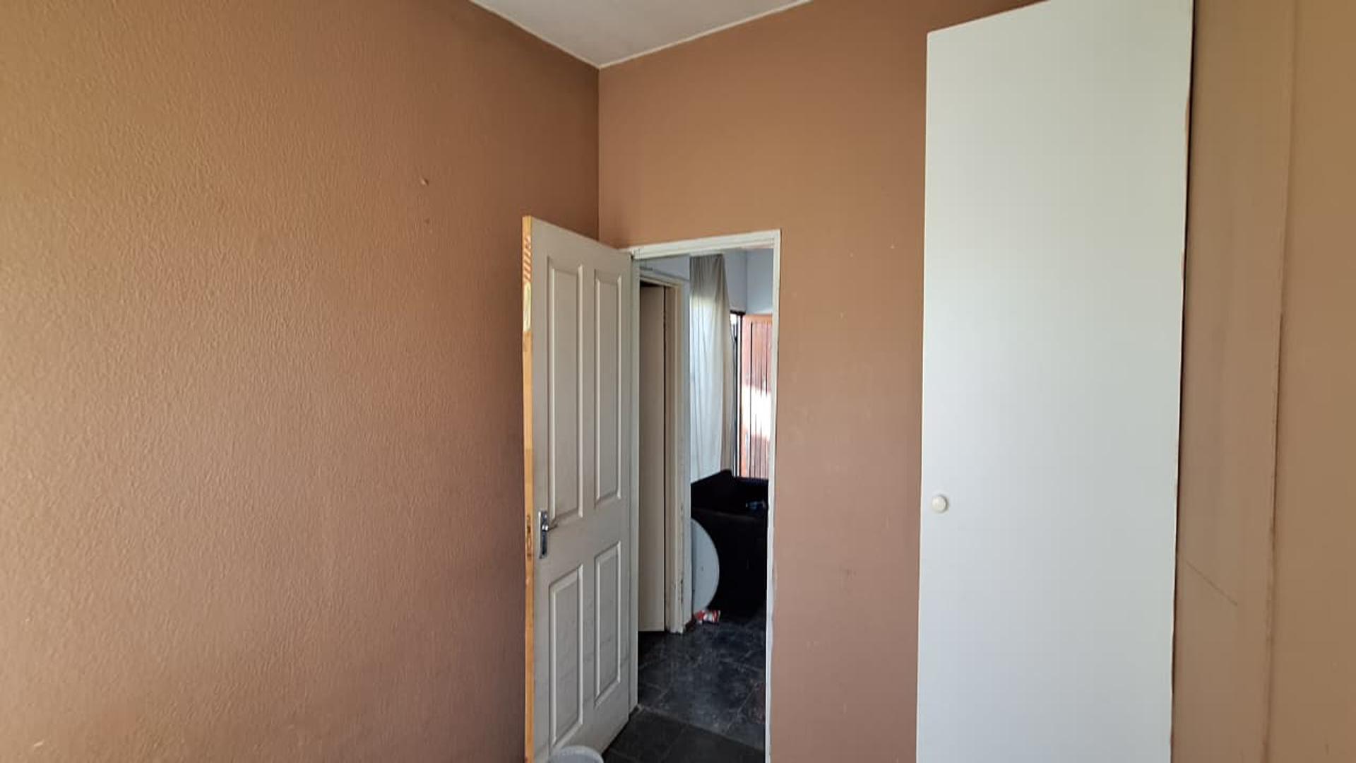 Bed Room 2 - 8 square meters of property in Florida