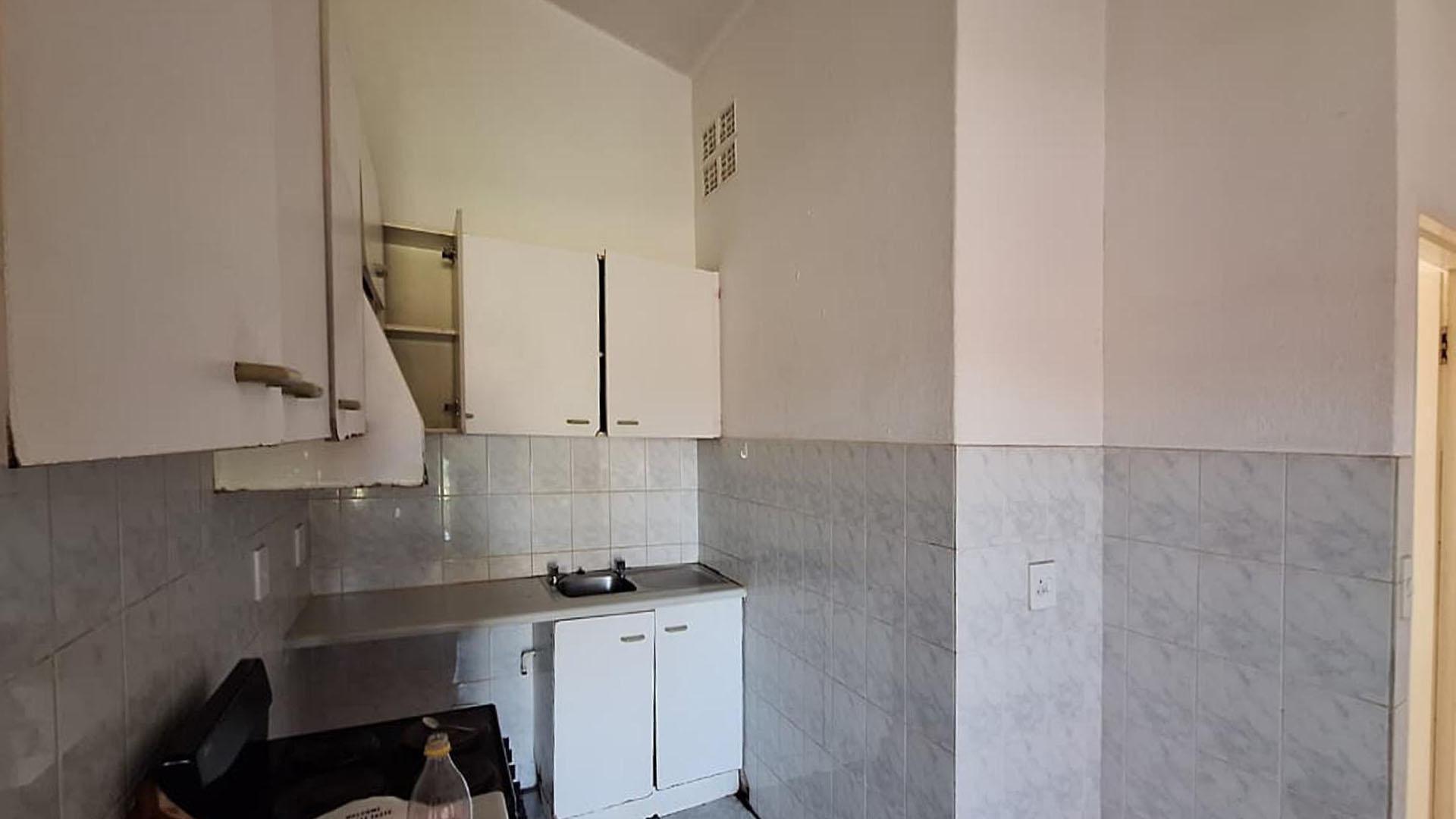 Kitchen - 6 square meters of property in Florida