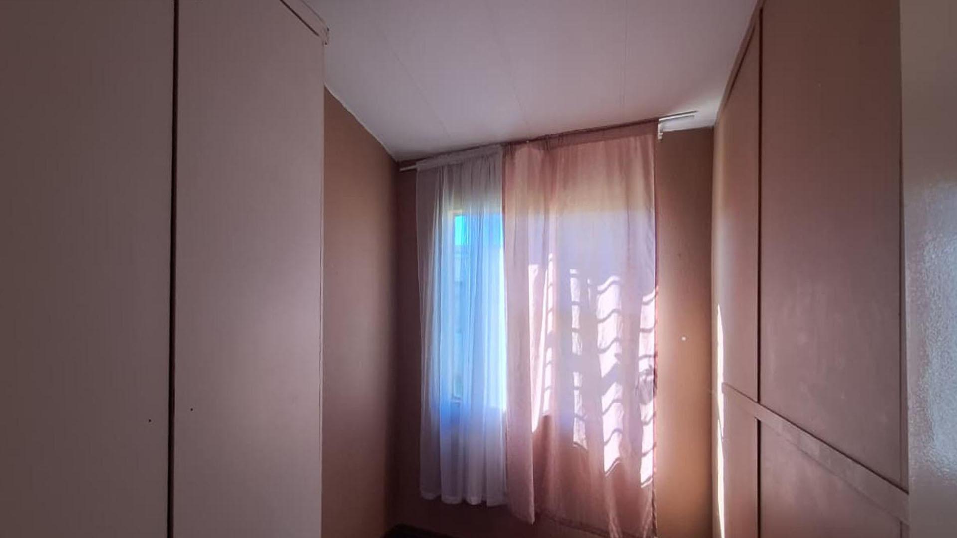 Bed Room 1 - 8 square meters of property in Florida