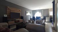 Lounges - 13 square meters of property in Kosmosdal
