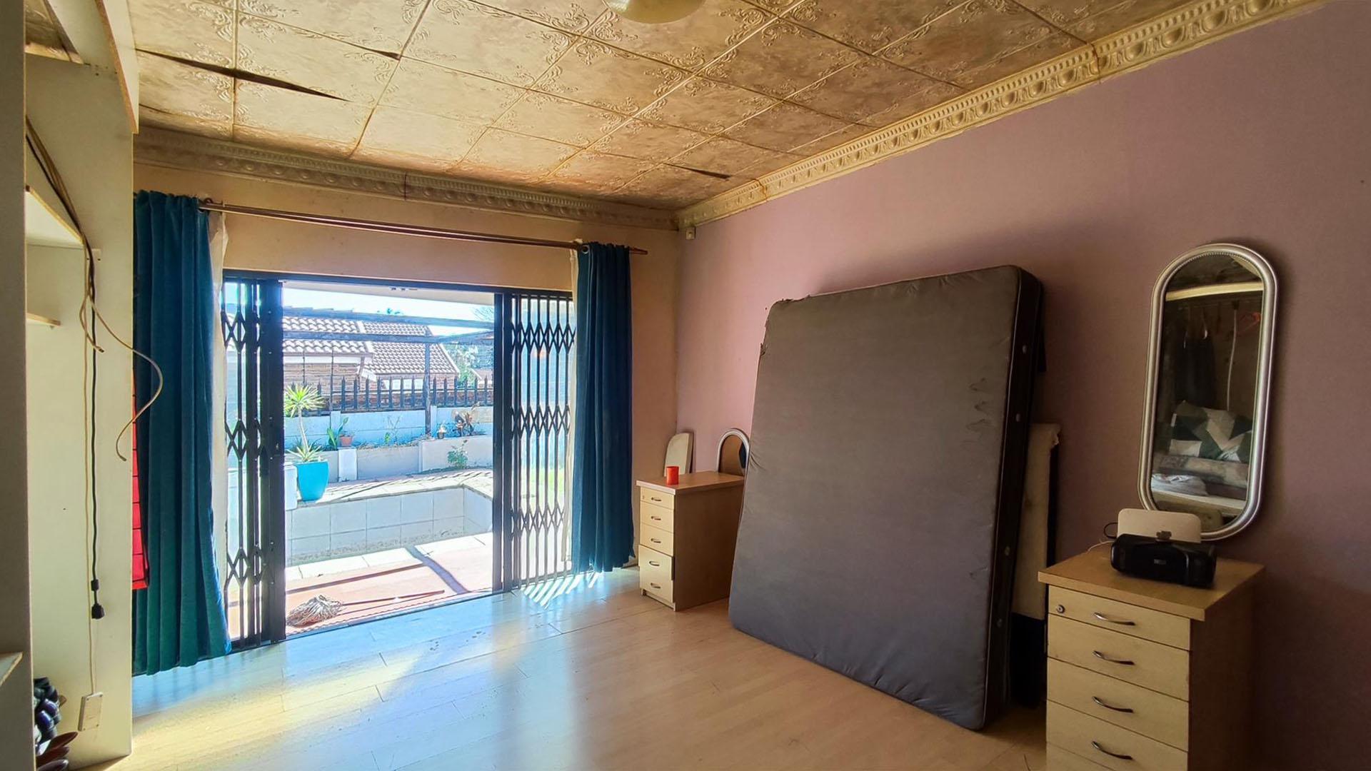 Main Bedroom - 24 square meters of property in Birch Acres