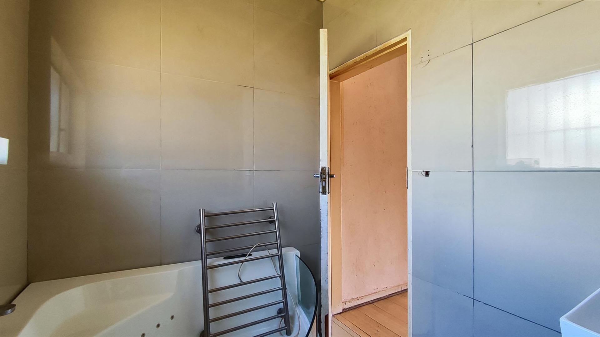 Main Bathroom - 8 square meters of property in Birch Acres