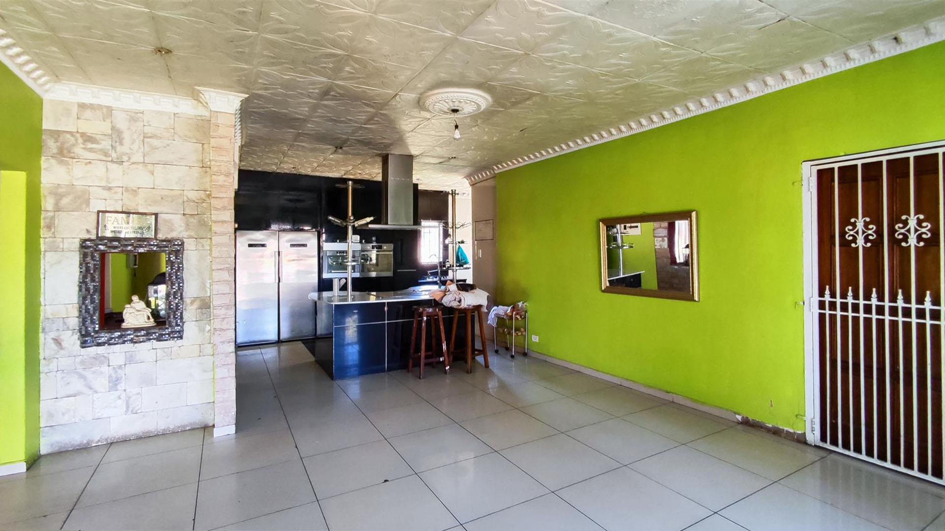 Dining Room - 32 square meters of property in Birch Acres