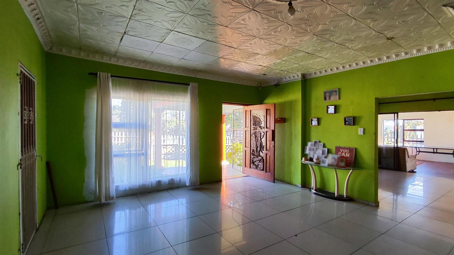 Dining Room - 32 square meters of property in Birch Acres