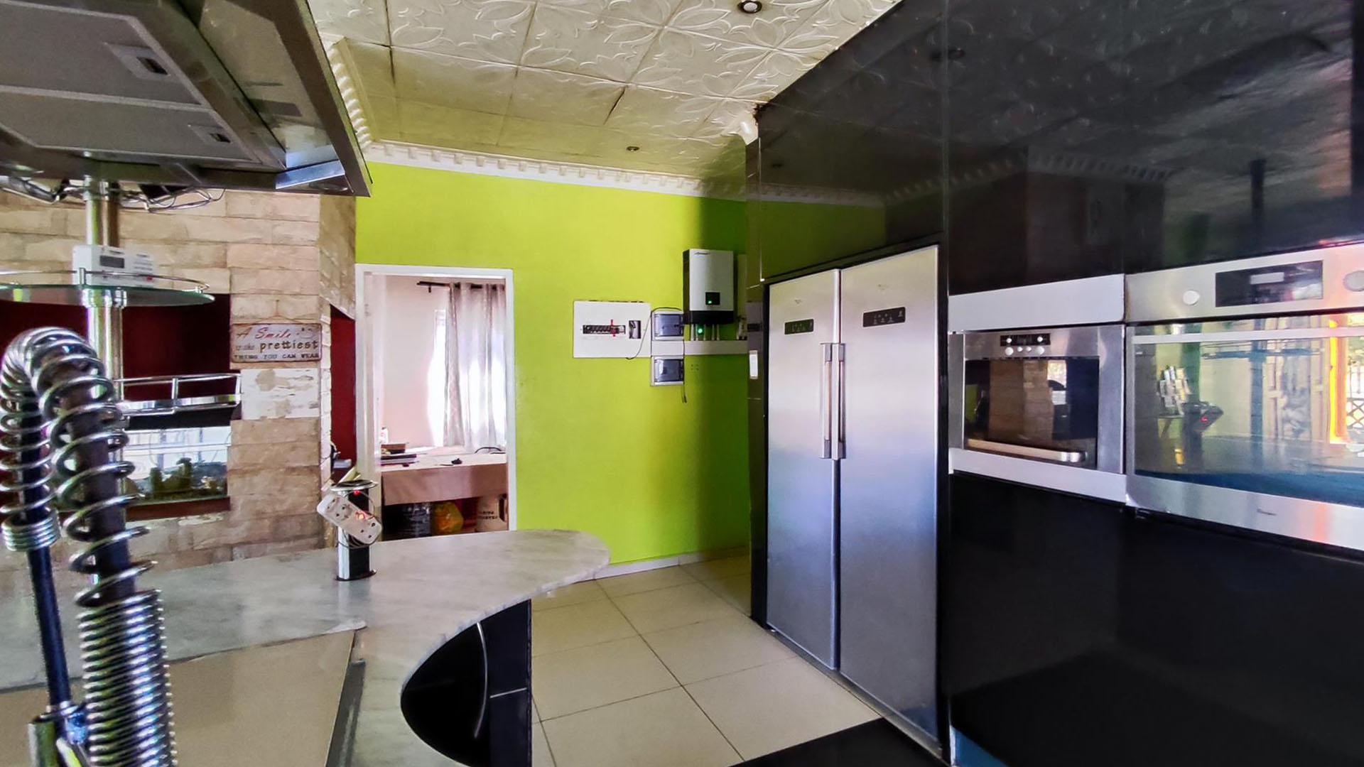 Kitchen - 18 square meters of property in Birch Acres