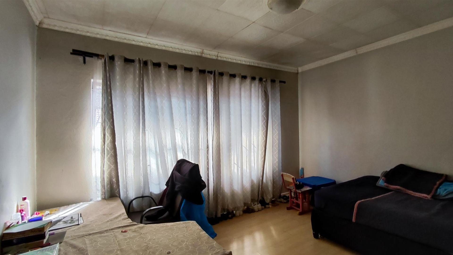 Bed Room 1 - 17 square meters of property in Birch Acres