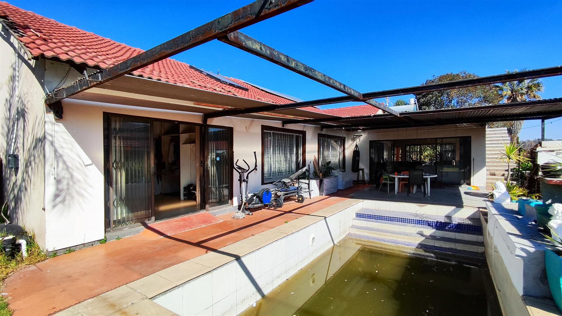 Patio - 114 square meters of property in Birch Acres