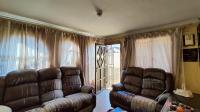 Lounges - 13 square meters of property in Vosloorus