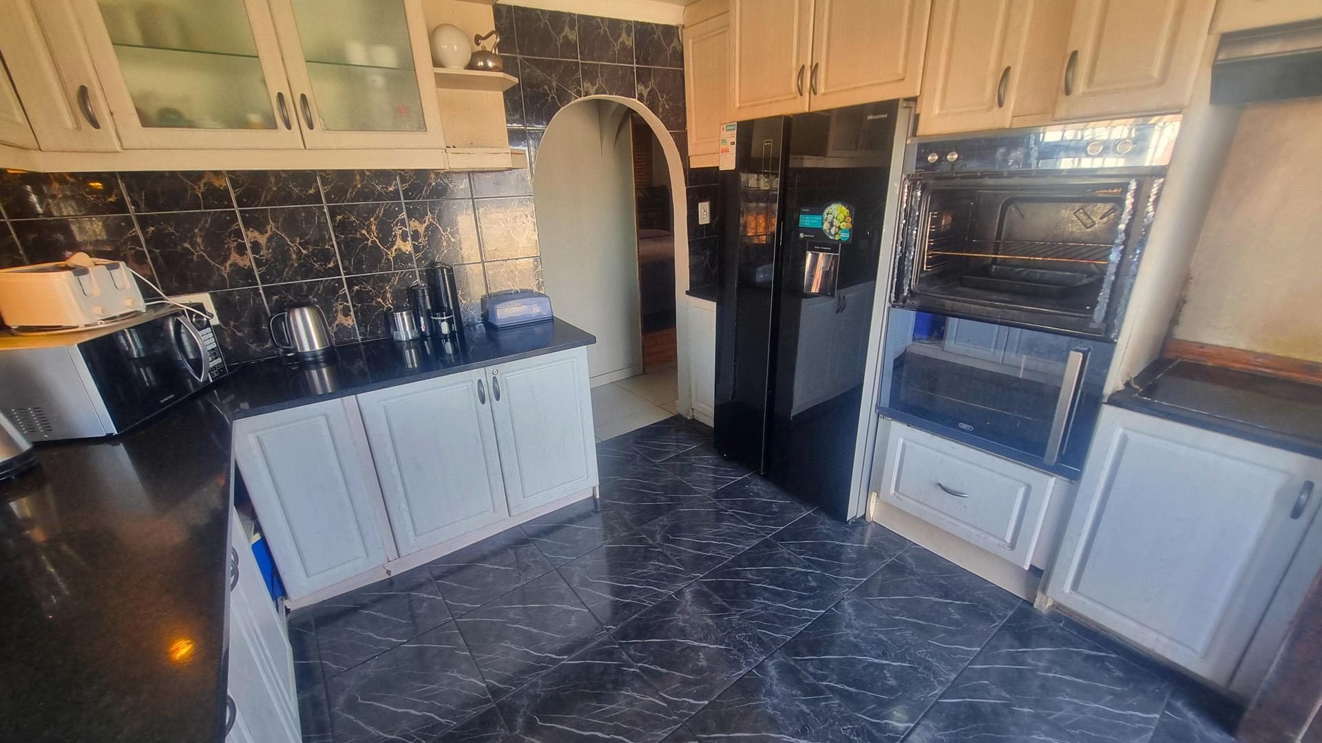 Kitchen of property in Ilitha Park
