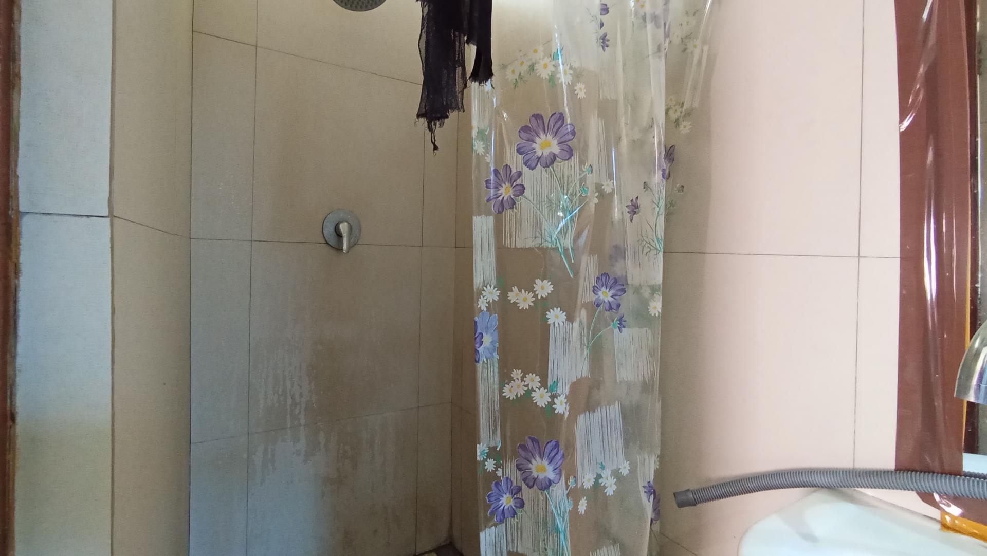 Bathroom 1 - 10 square meters of property in Hurst Hill