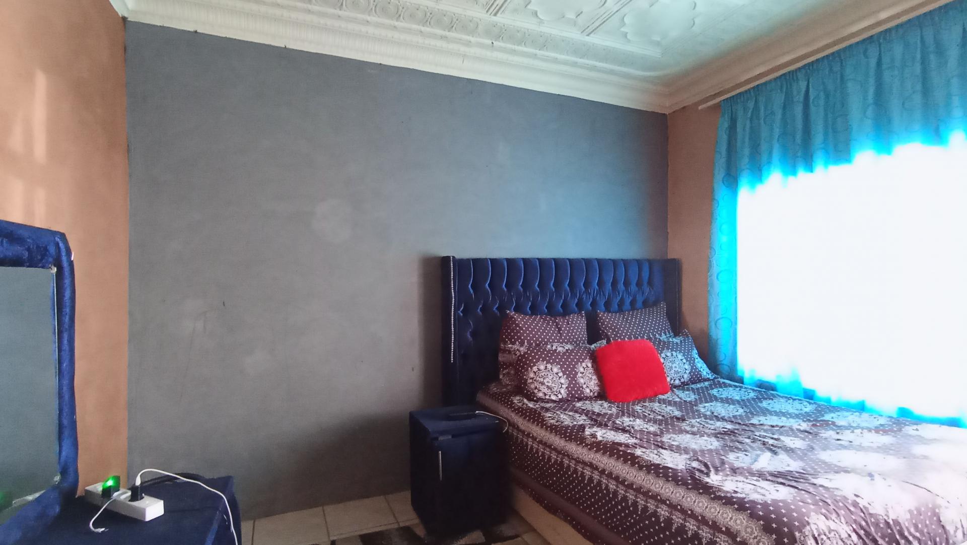 Bed Room 1 - 26 square meters of property in Hurst Hill