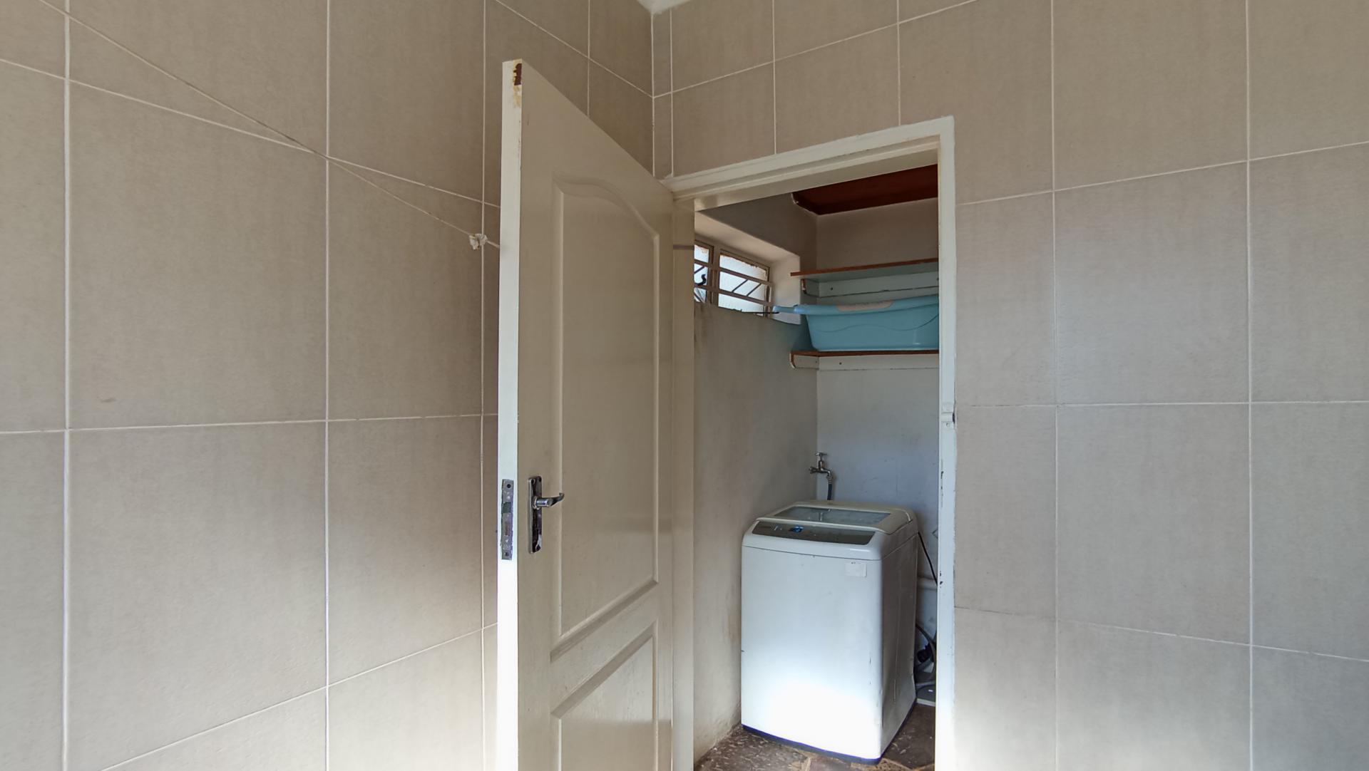 Bathroom 1 - 10 square meters of property in Hurst Hill