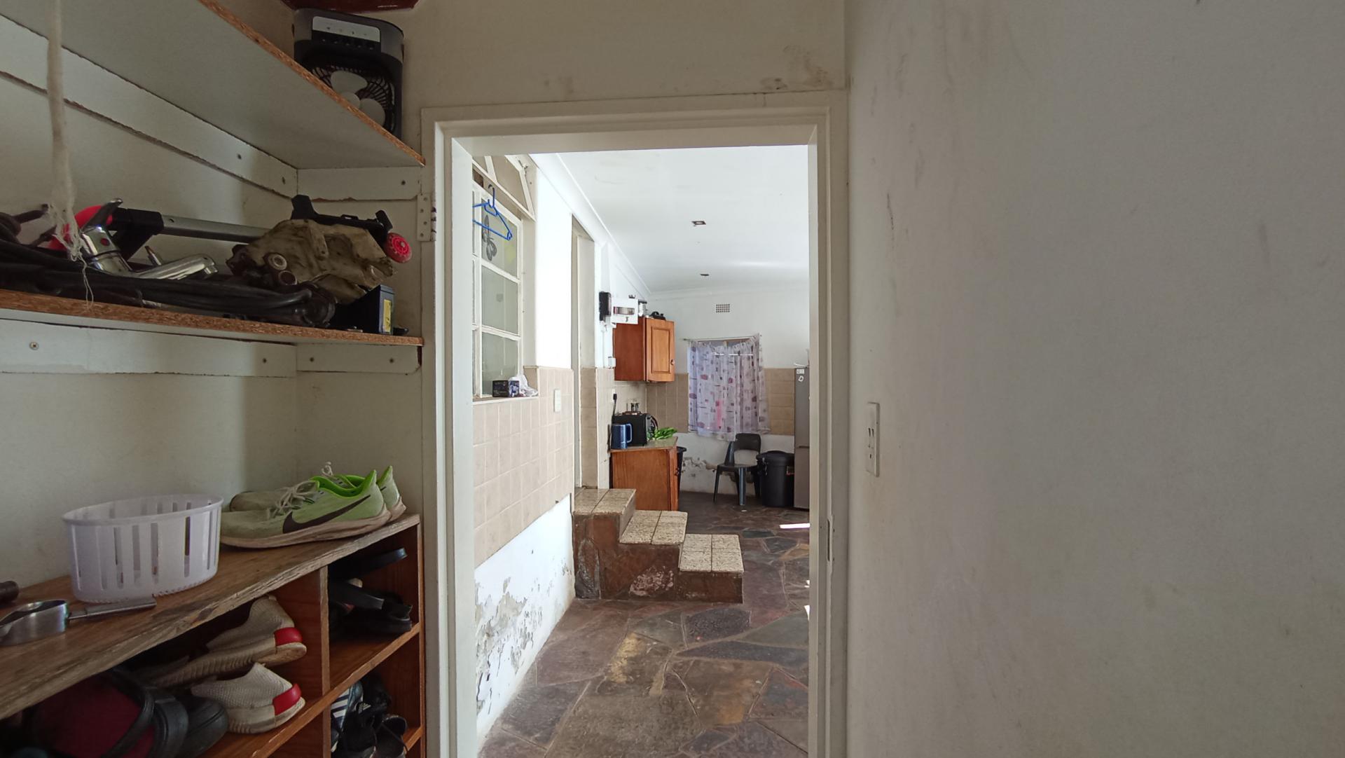 Spaces - 18 square meters of property in Hurst Hill