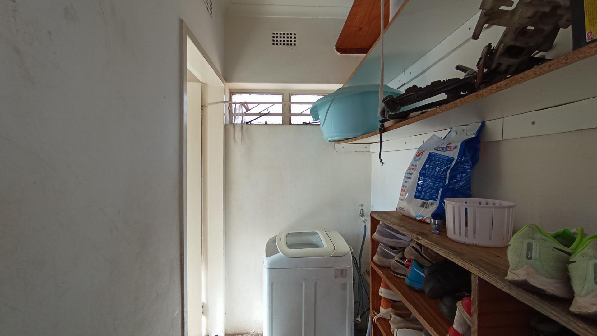 Spaces - 18 square meters of property in Hurst Hill