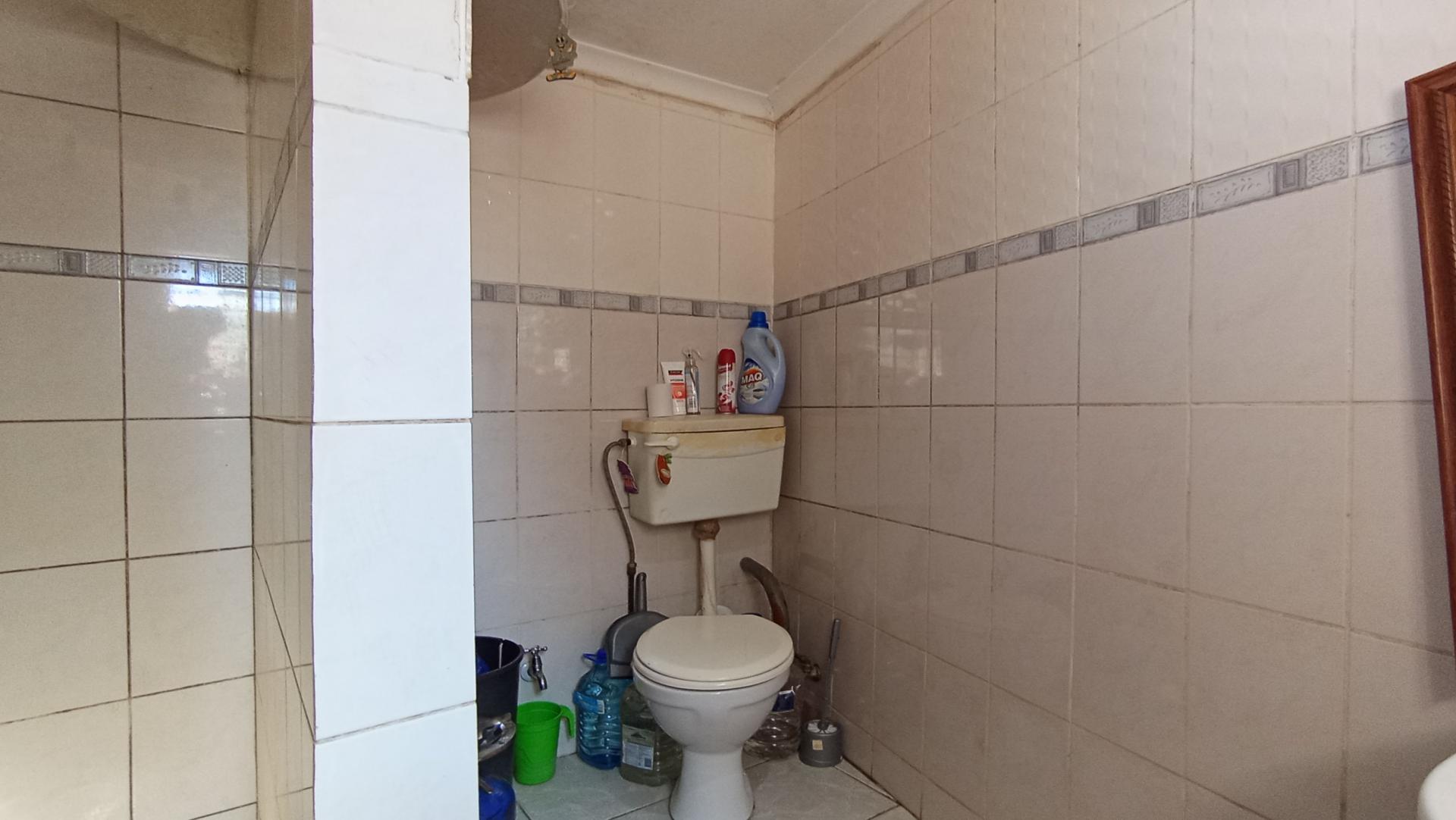 Bed Room 2 - 15 square meters of property in Hurst Hill