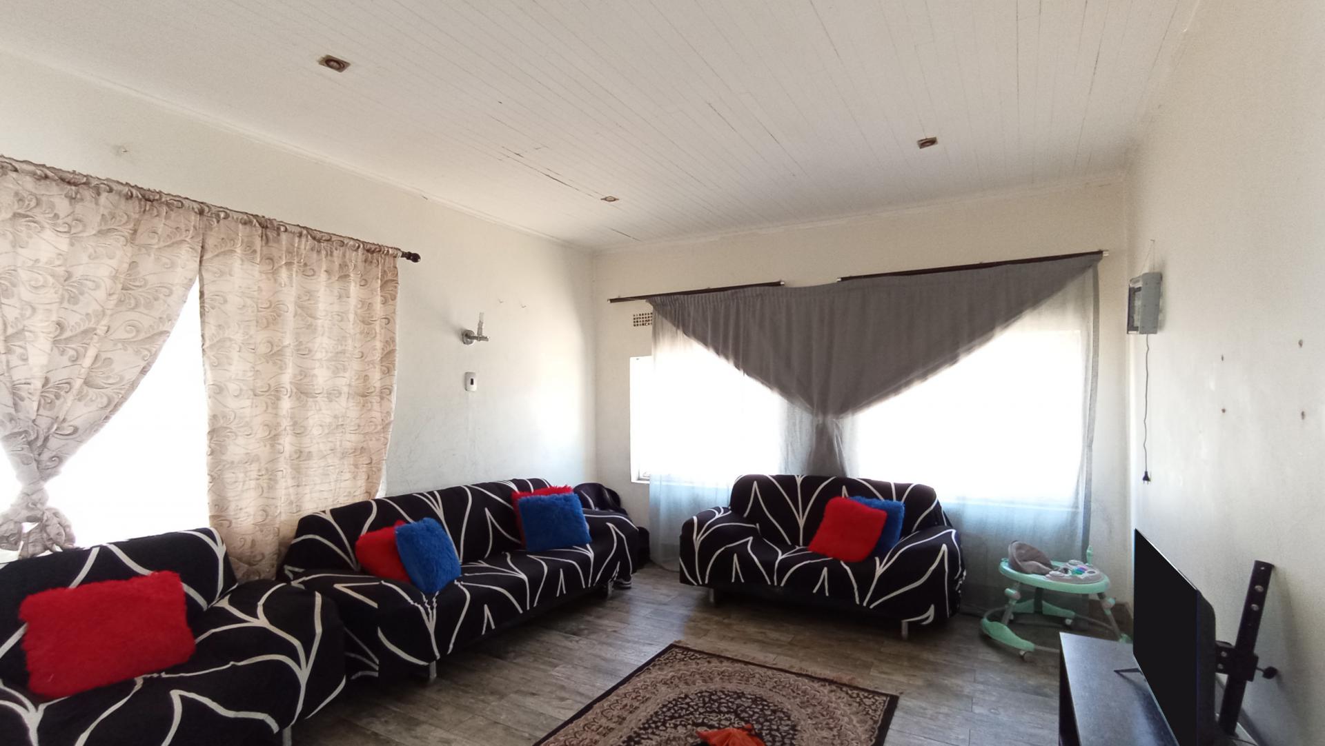 Lounges - 23 square meters of property in Hurst Hill