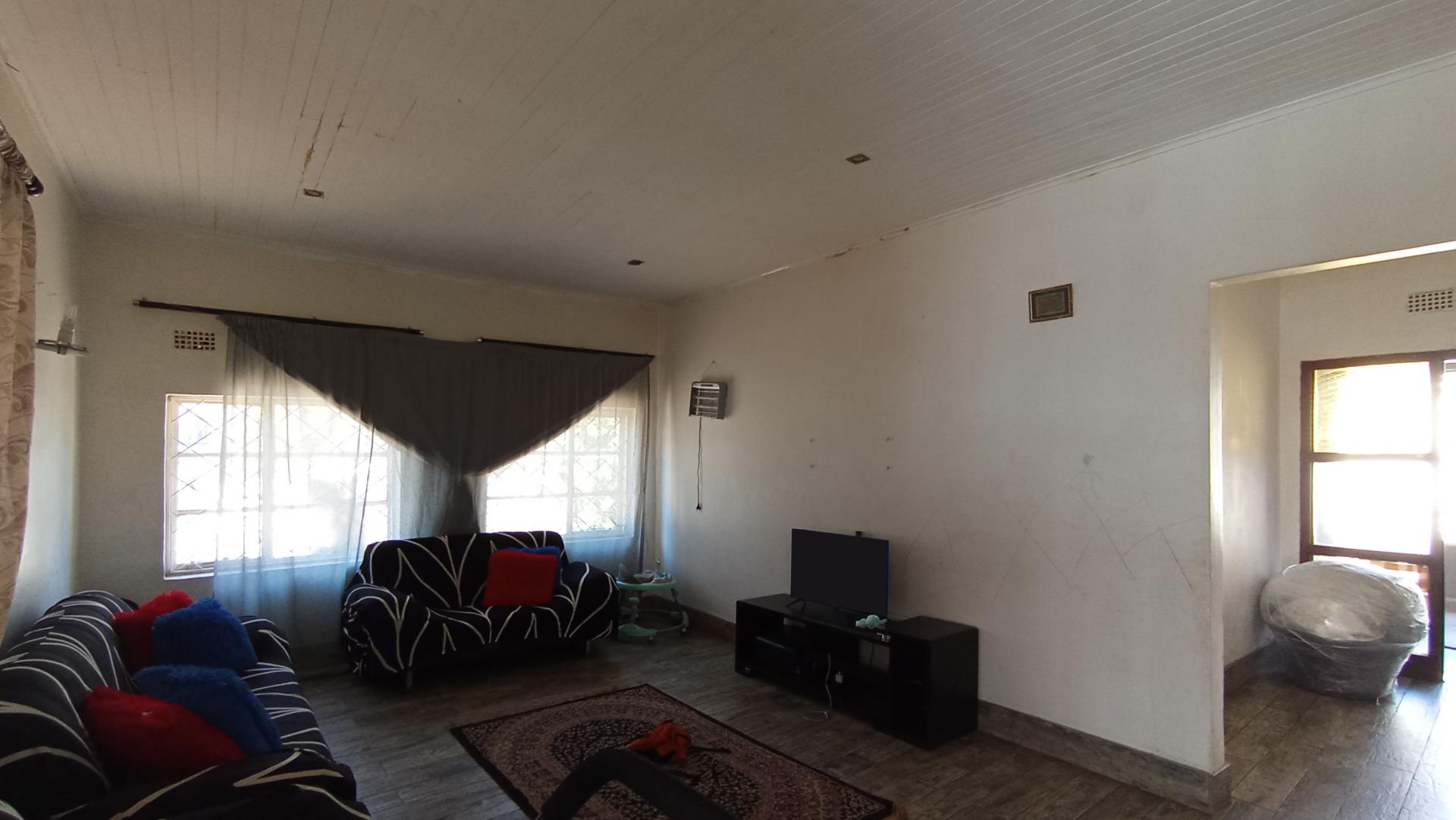 Lounges - 23 square meters of property in Hurst Hill