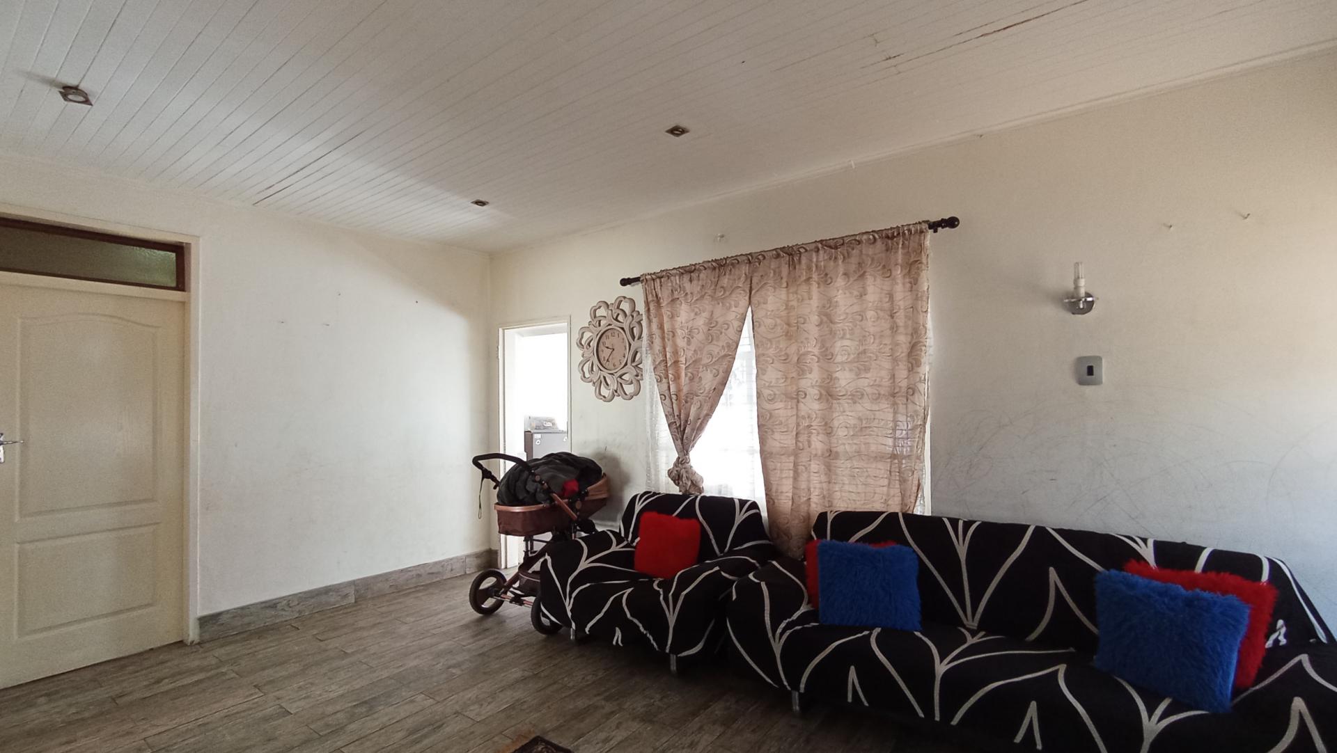 Lounges - 23 square meters of property in Hurst Hill