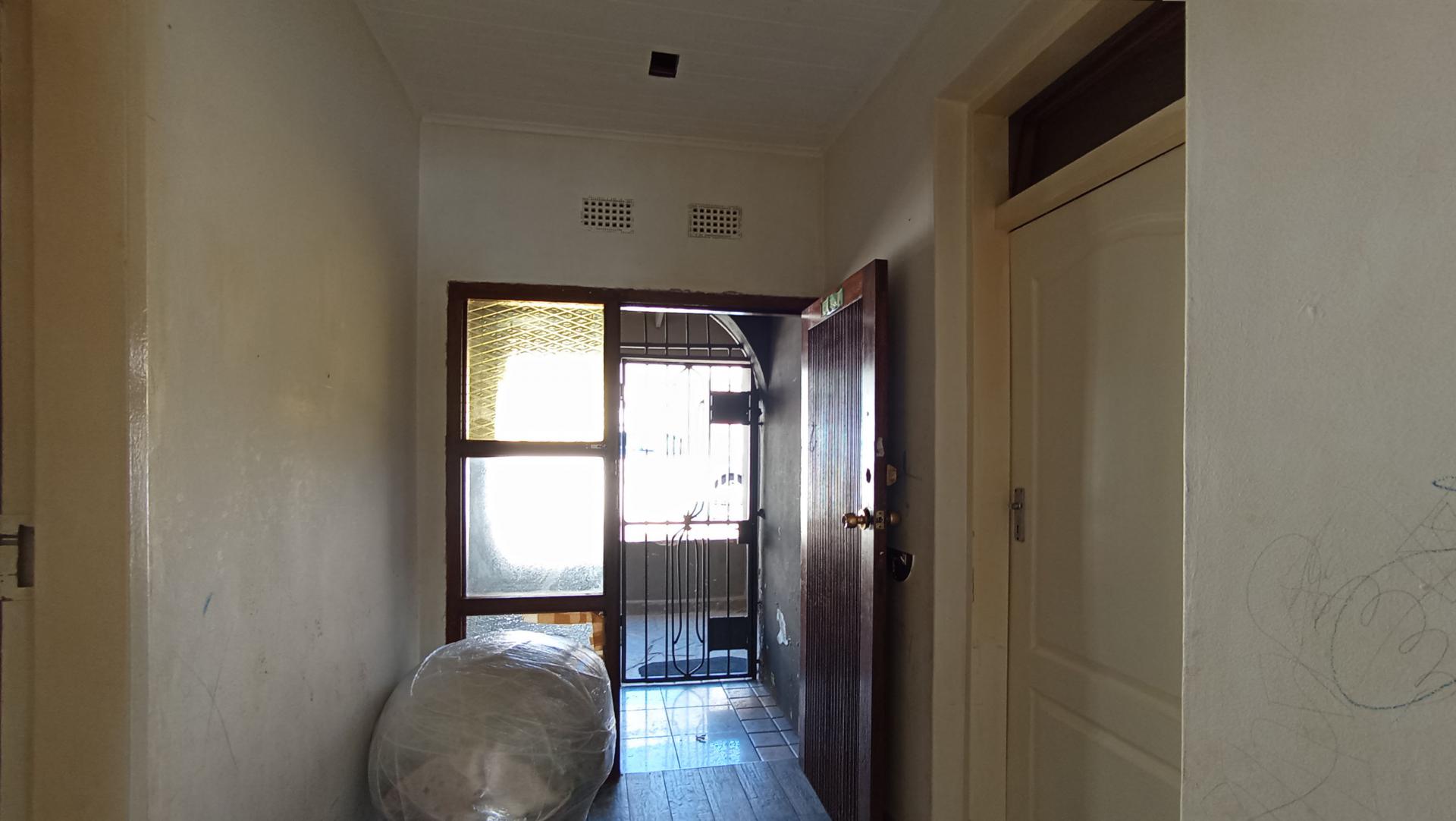 Spaces - 18 square meters of property in Hurst Hill