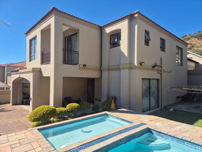 3 Bedroom Simplex for Sale For Sale in Boschdal - MR681606