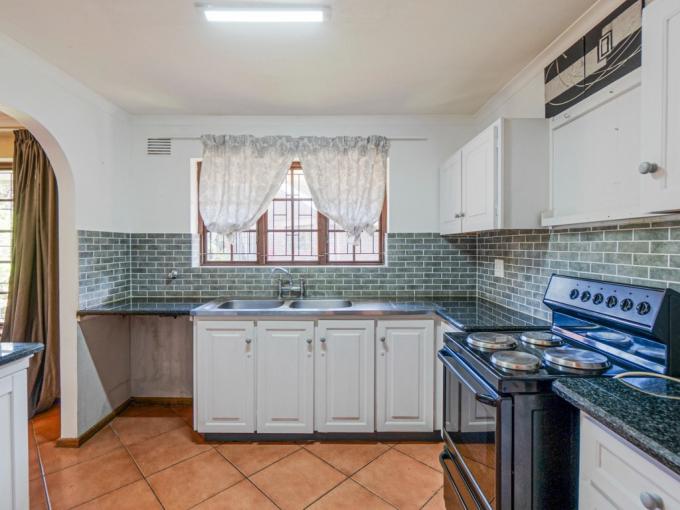 2 Bedroom Simplex for Sale For Sale in Amanzimtoti  - MR681607