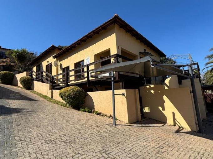 3 Bedroom Simplex for Sale For Sale in Oakdene - MR681616