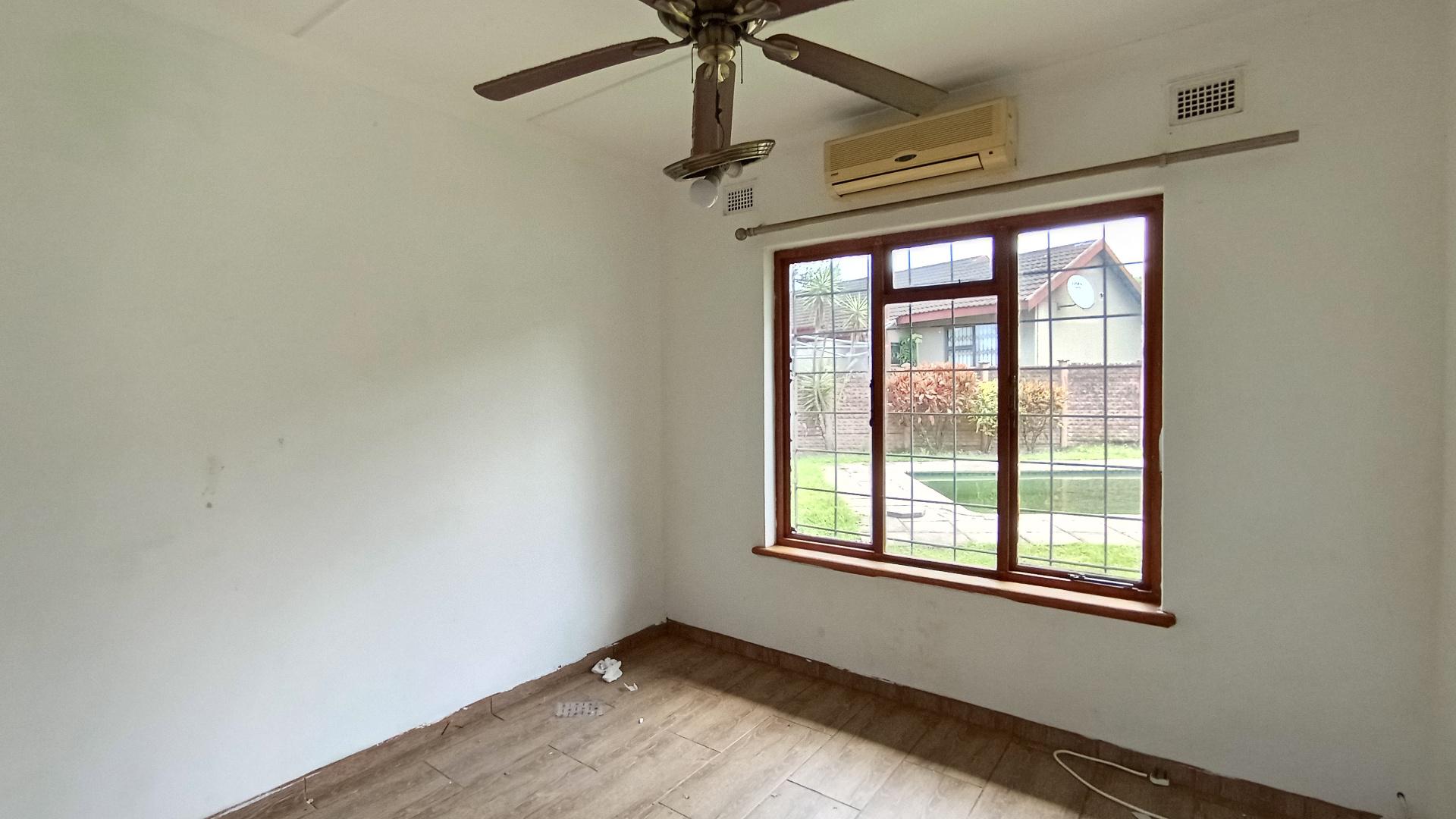 Bed Room 1 - 13 square meters of property in Veld En Vlei