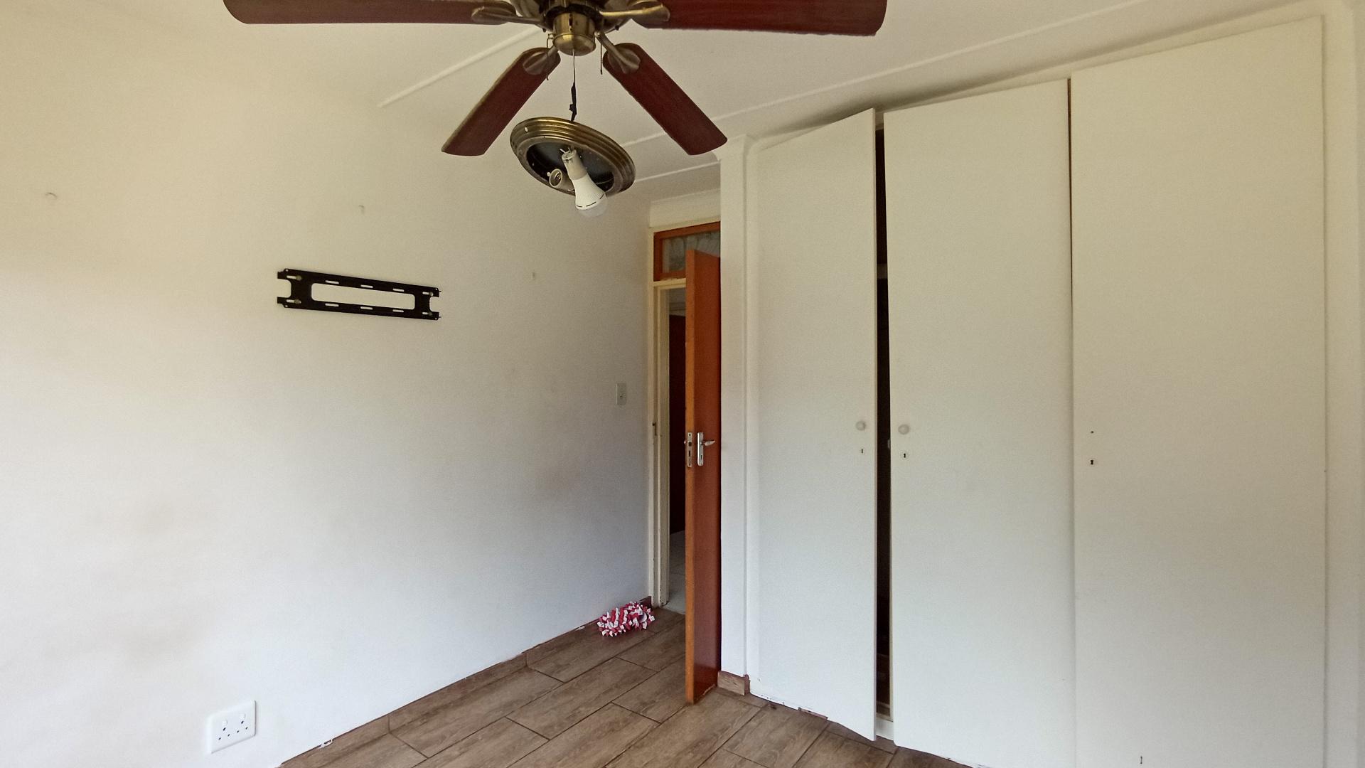 Bed Room 1 - 13 square meters of property in Veld En Vlei