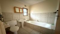 Bathroom 1 of property in Veld En Vlei