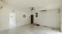 Lounges - 28 square meters of property in Veld En Vlei