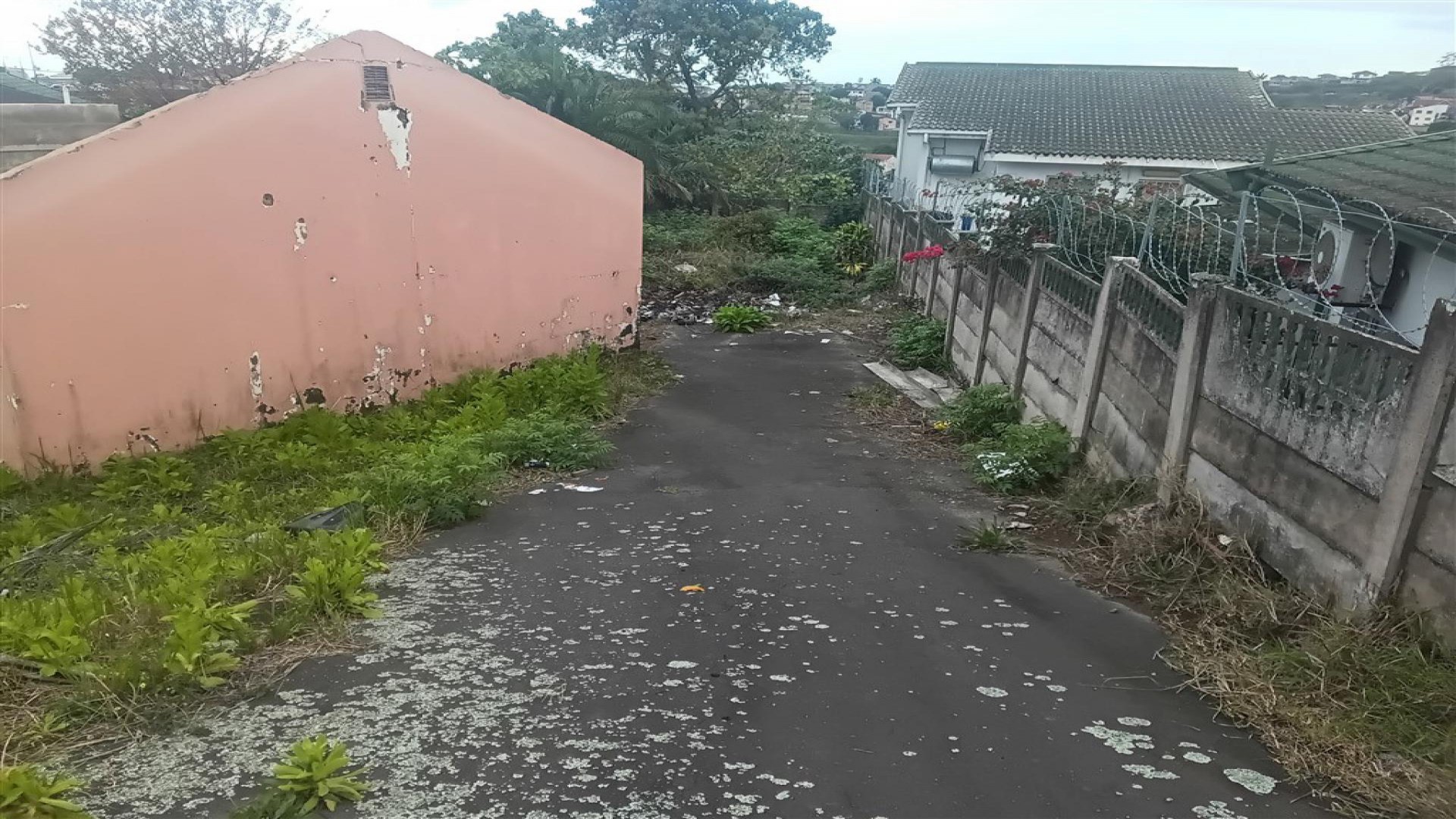 Spaces of property in Chatsworth - KZN