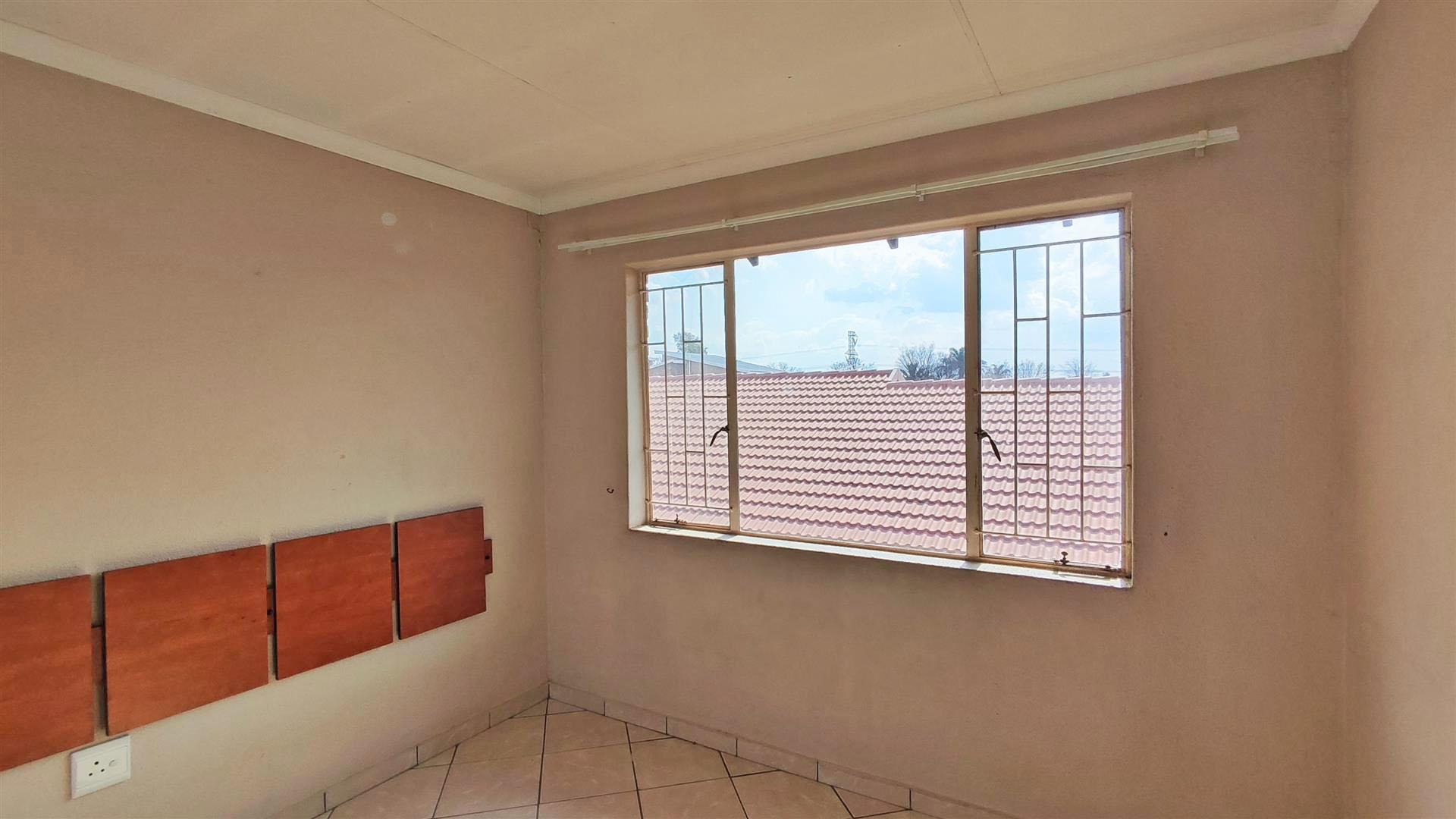 Bed Room 1 - 10 square meters of property in Terenure