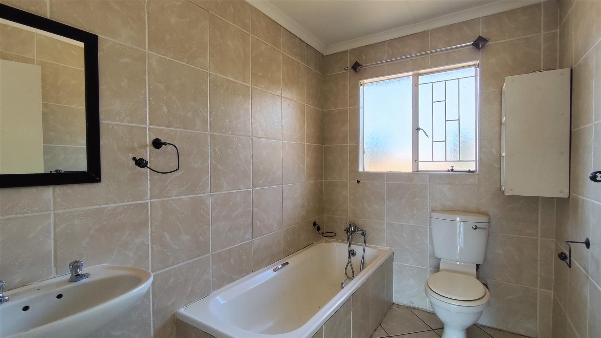 Main Bathroom - 5 square meters of property in Terenure