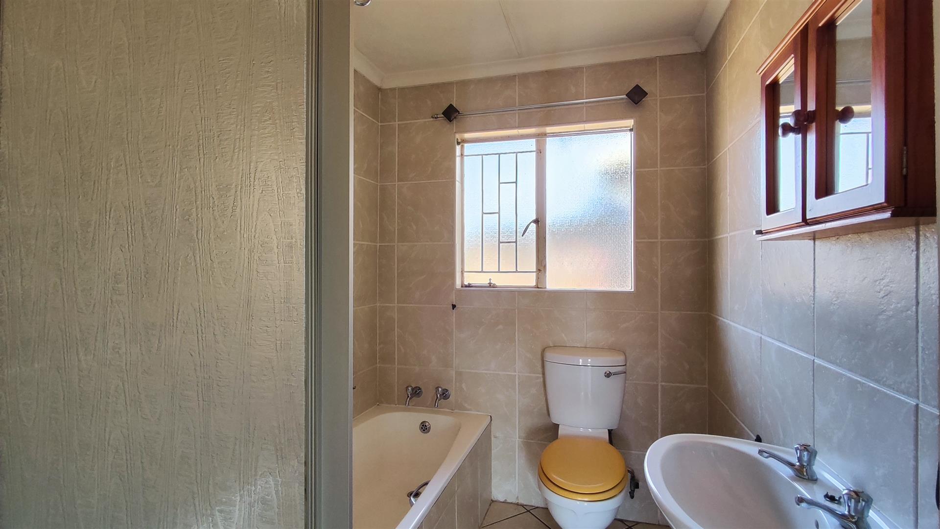Bathroom 1 - 5 square meters of property in Terenure