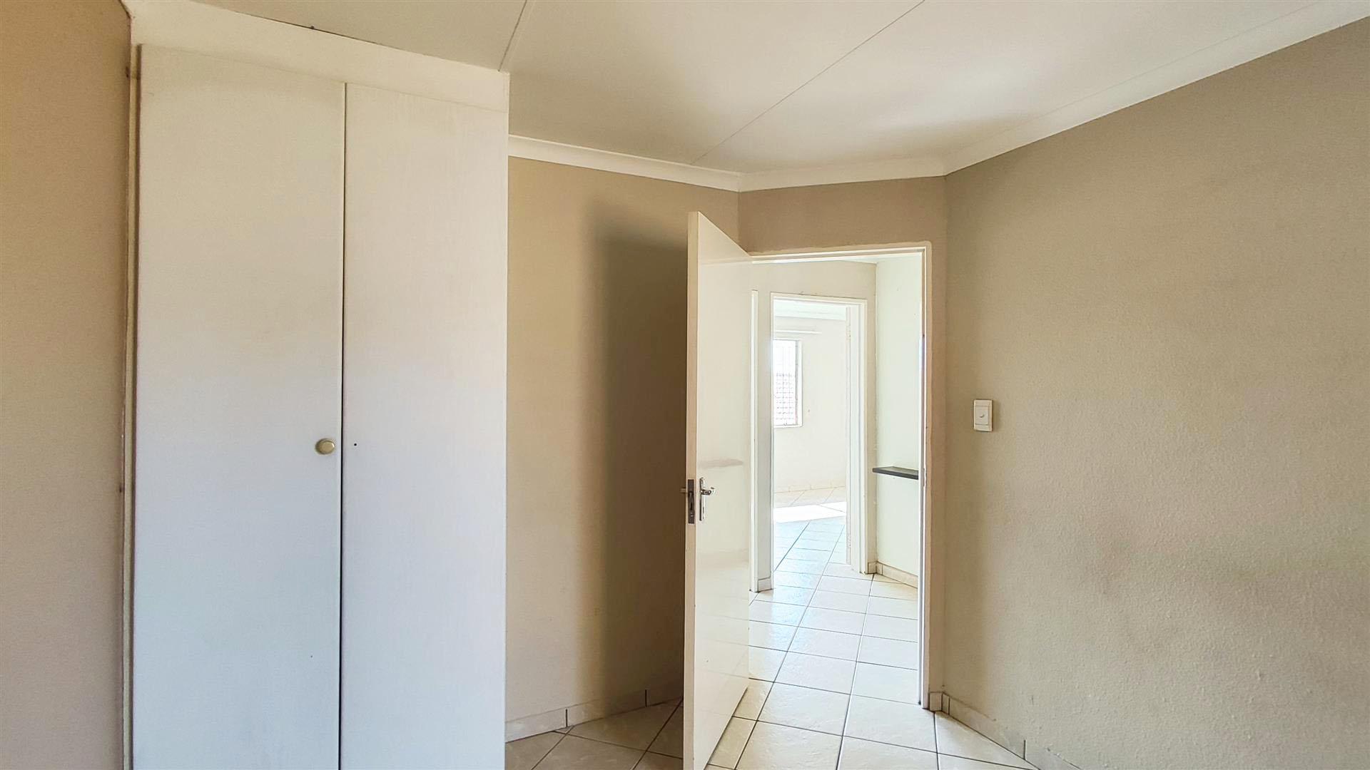 Bed Room 2 - 10 square meters of property in Terenure