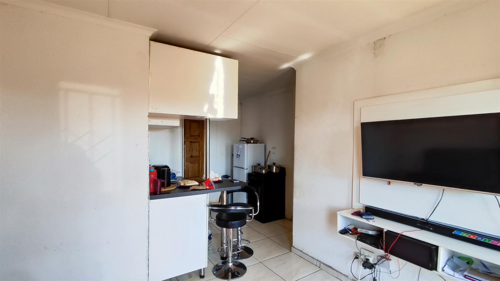 Lounges - 12 square meters of property in Windmill Park