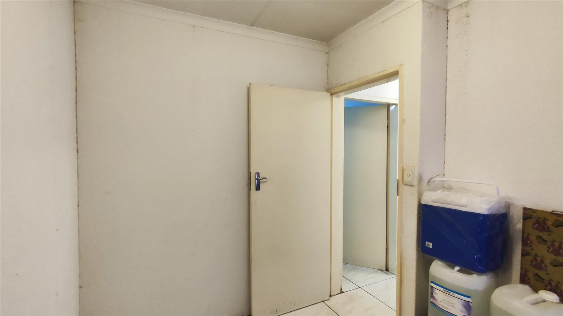 Bed Room 1 - 8 square meters of property in Windmill Park