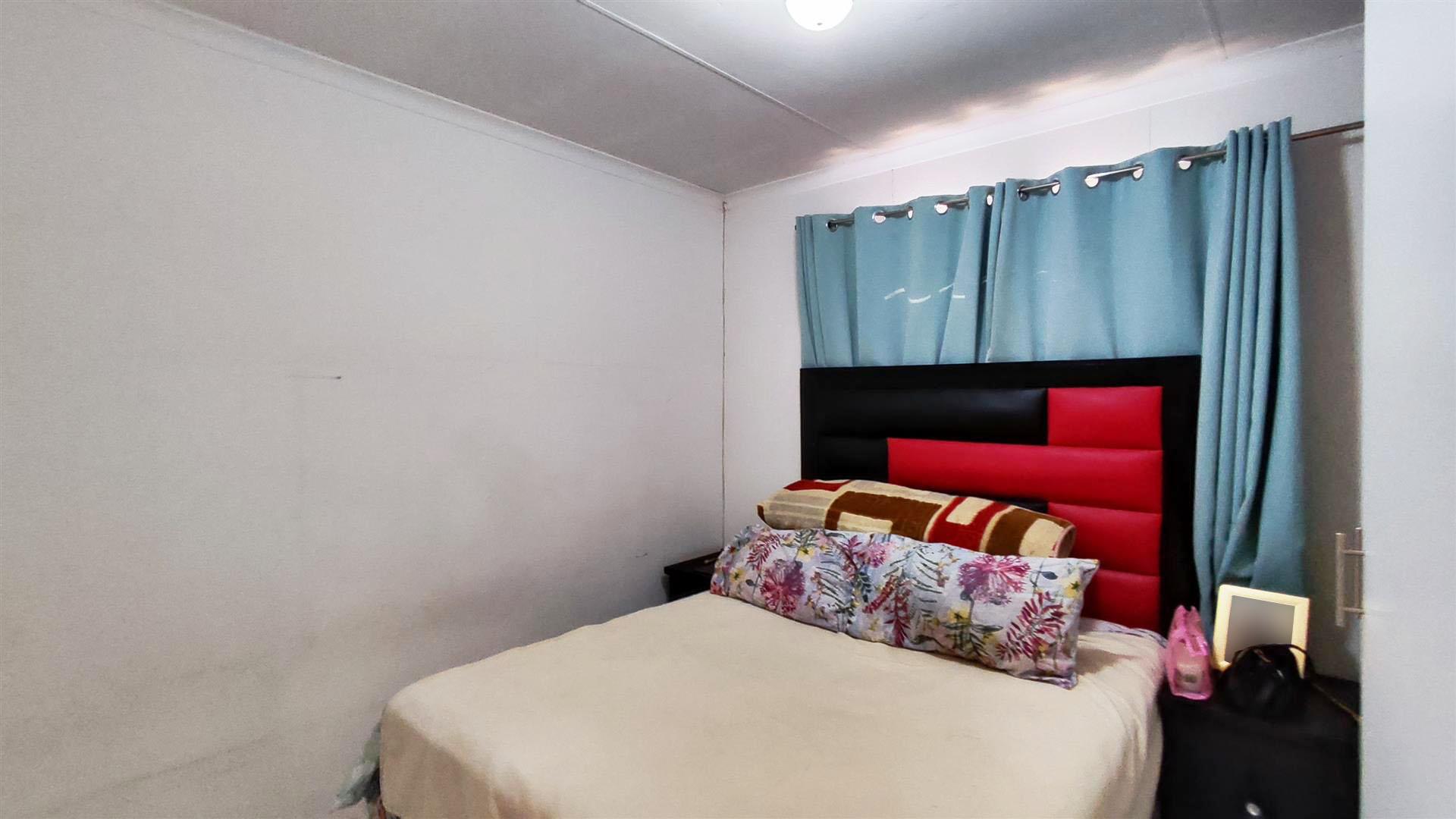 Bed Room 2 - 11 square meters of property in Windmill Park