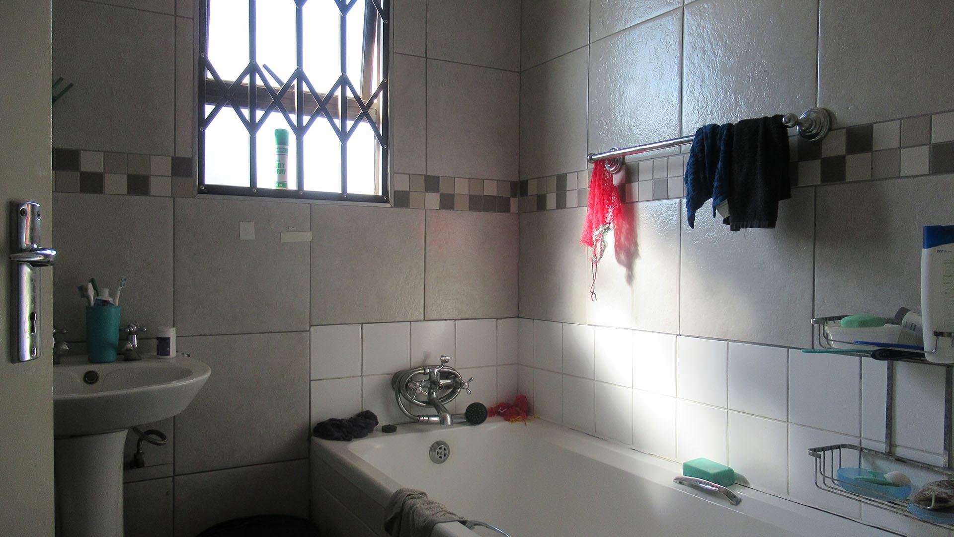 Bathroom 1 - 4 square meters of property in Tirong 