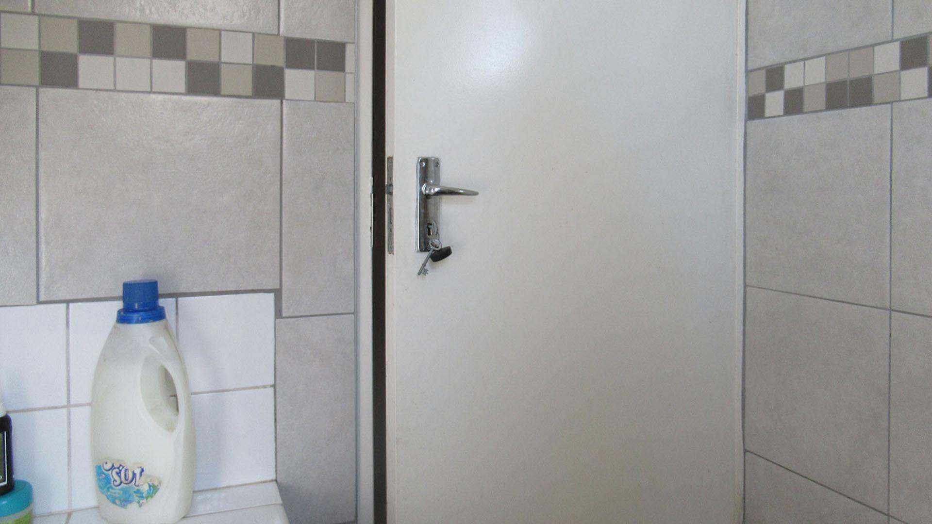 Bathroom 1 - 4 square meters of property in Tirong 