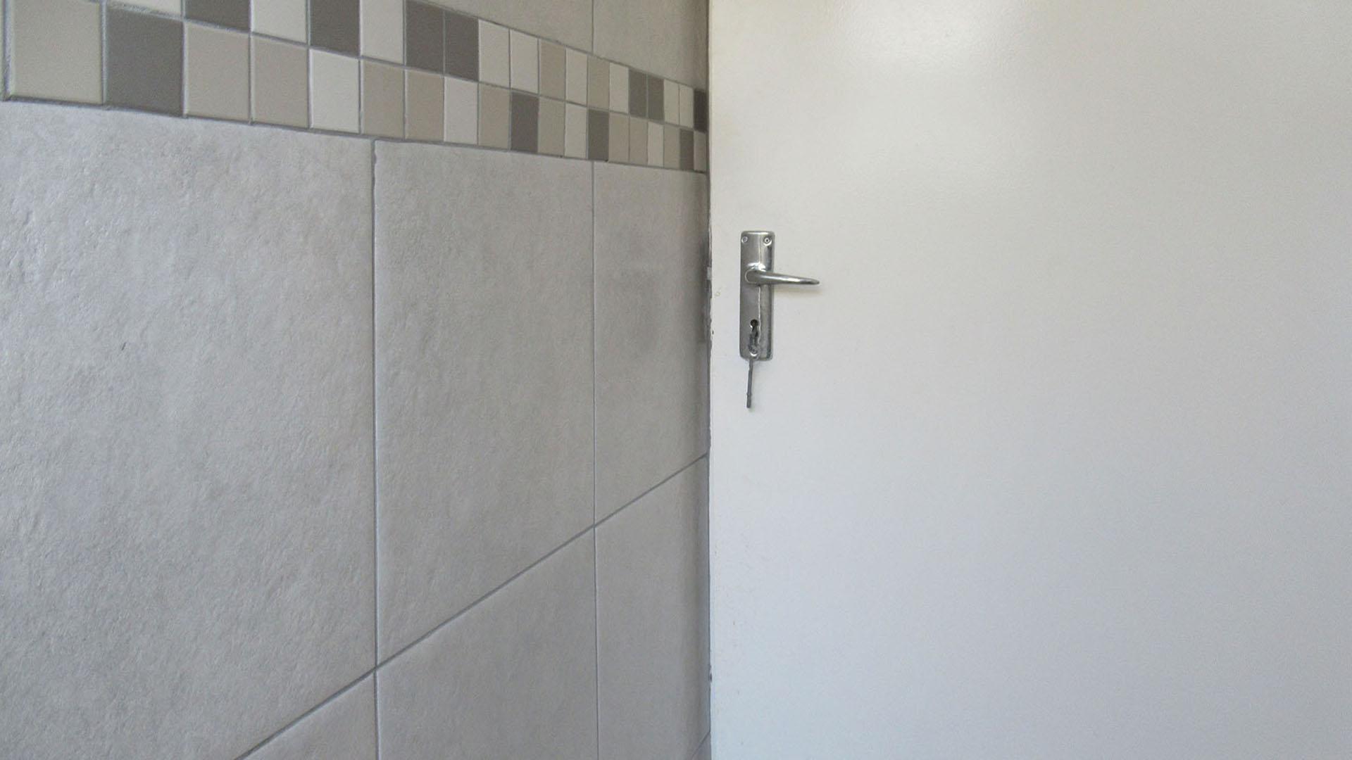 Bathroom 2 - 2 square meters of property in Tirong 