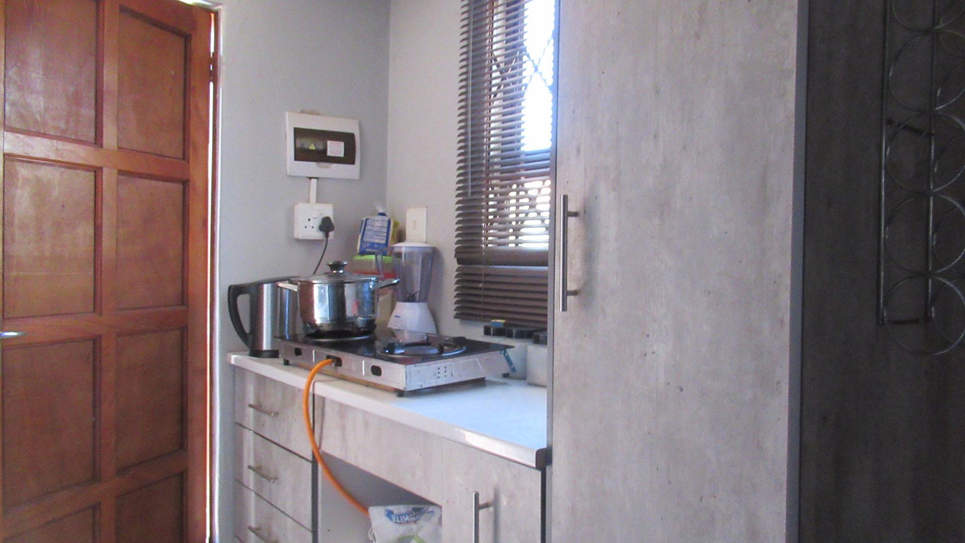 Kitchen - 4 square meters of property in Tirong 