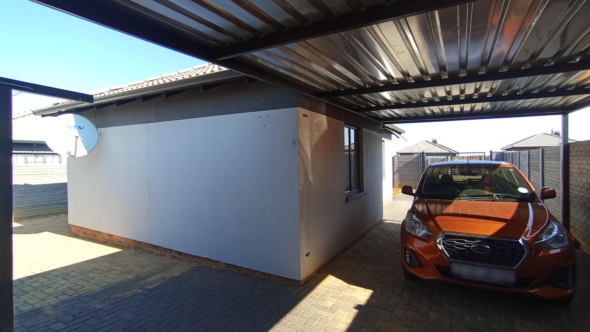 Backyard of property in Roodeplaat