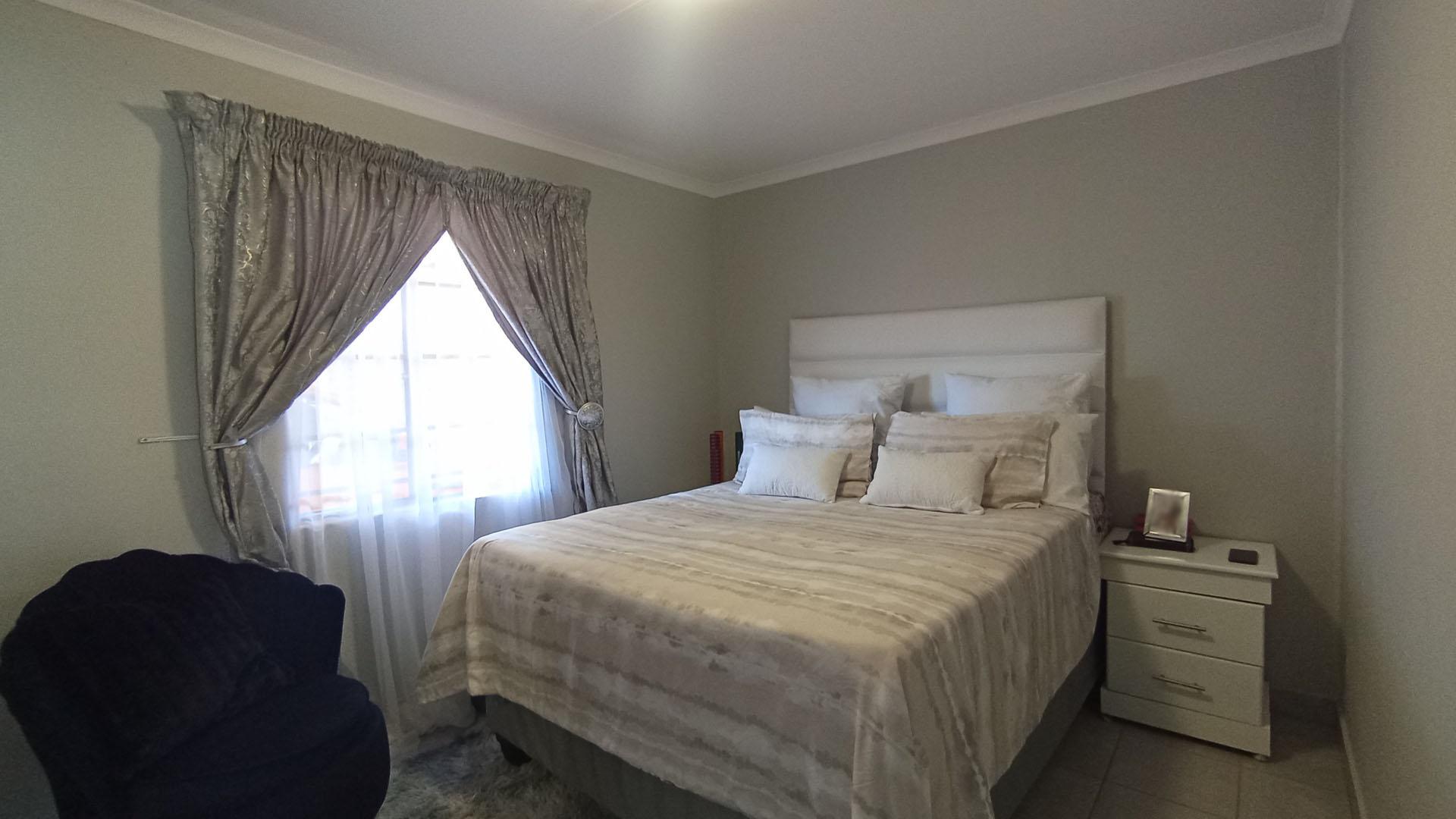 Bed Room 1 - 12 square meters of property in Roodeplaat