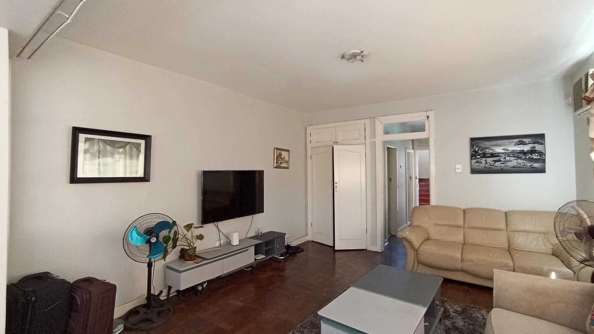 Lounges - 26 square meters of property in Bulwer (Dbn)