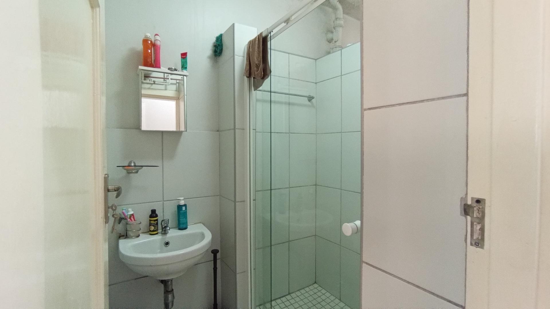 Bathroom 1 - 4 square meters of property in Bulwer (Dbn)
