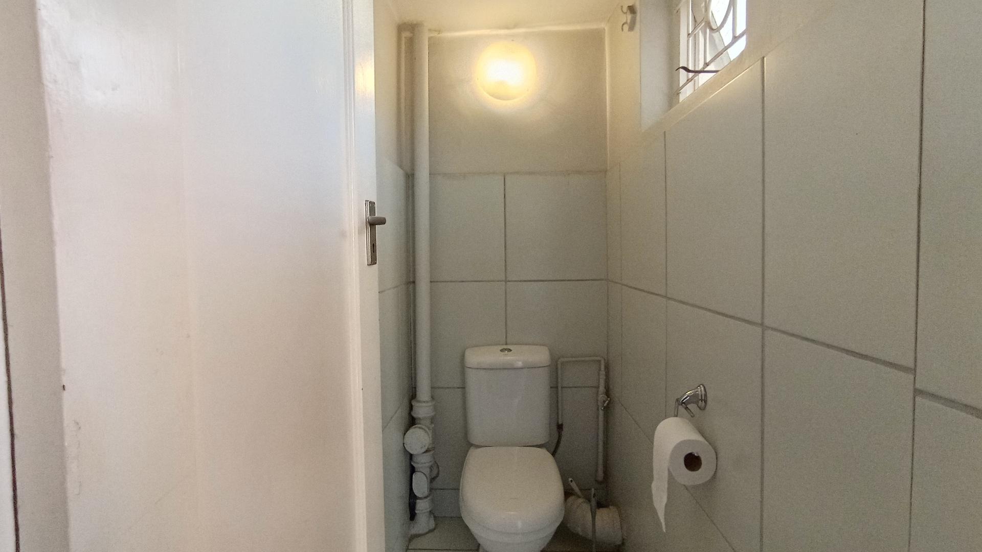 Bathroom 1 - 4 square meters of property in Bulwer (Dbn)